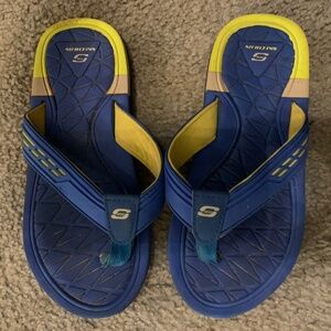 Kids size 3 Skechers Flip Flops
